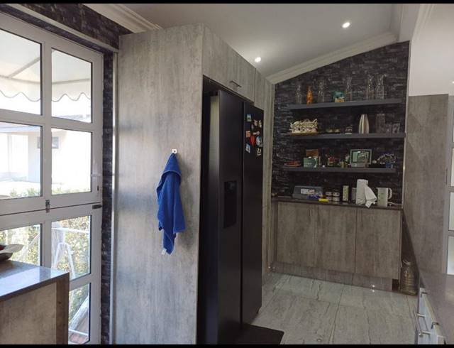 3 BEDROOM APARTMENT FOR SALE IN ESSENWOOD